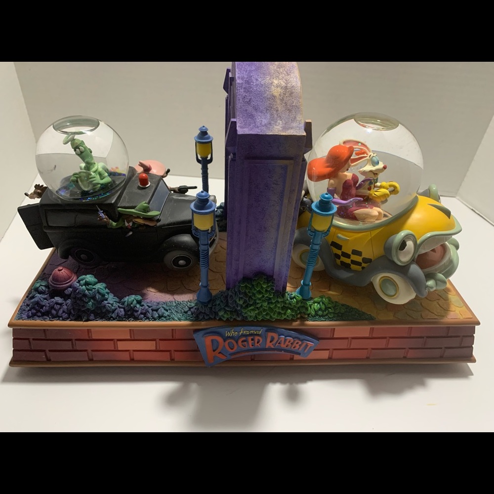 Who Framed Roger Rabbit moving car chase snowglobe
